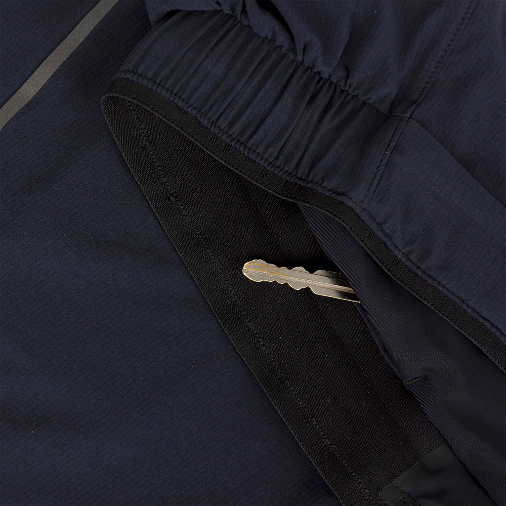 close view of the hidden pocket in the liner of the ciele athletics DLYShort 4 inch with a long brief in shadowcast color