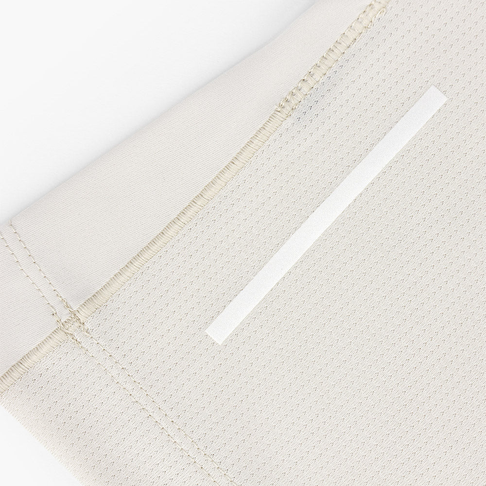 close view of the back reflective detail on the ciele athletics DLYTshirt lightweight and performance driven T-Shirt in rainy day