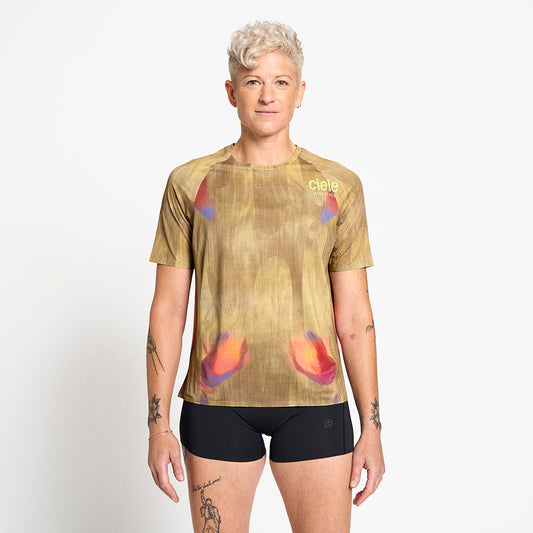Model_Text: model is 5'6" and wears a small