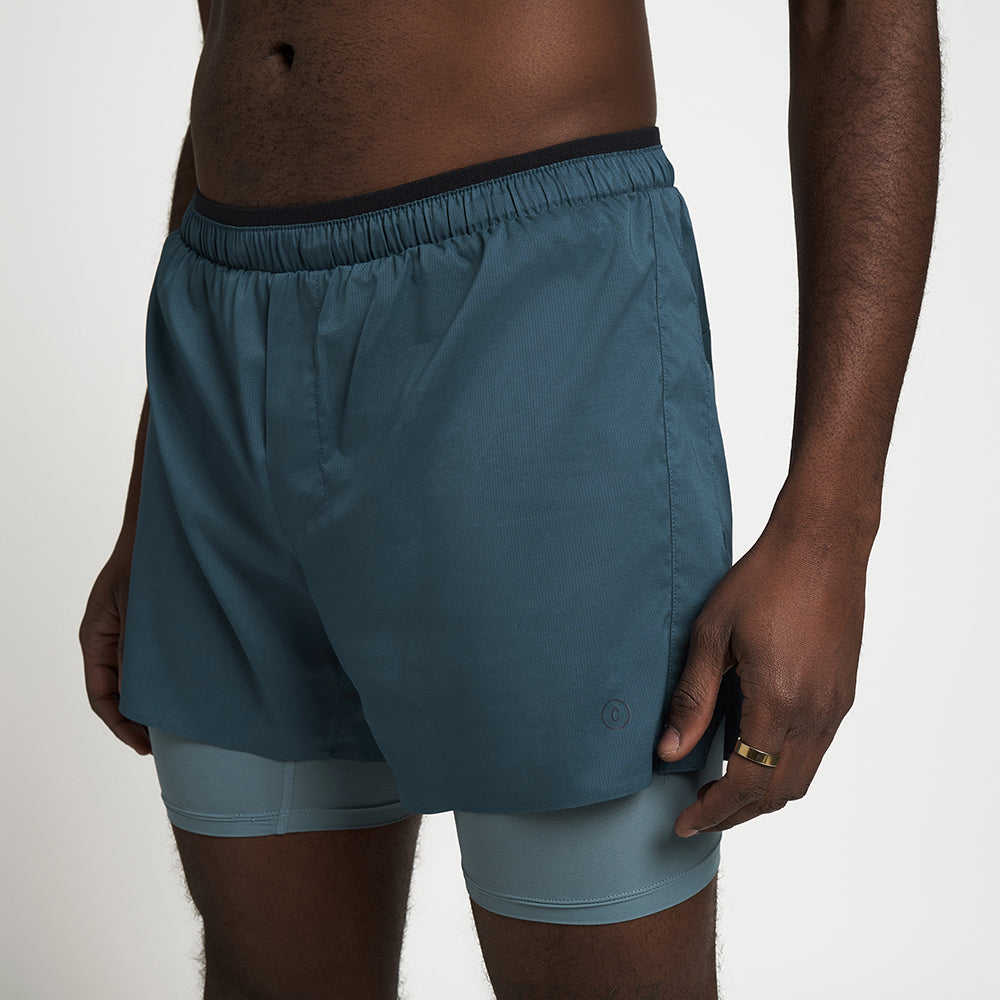 Model_Text: model is 6'1" and wears a medium