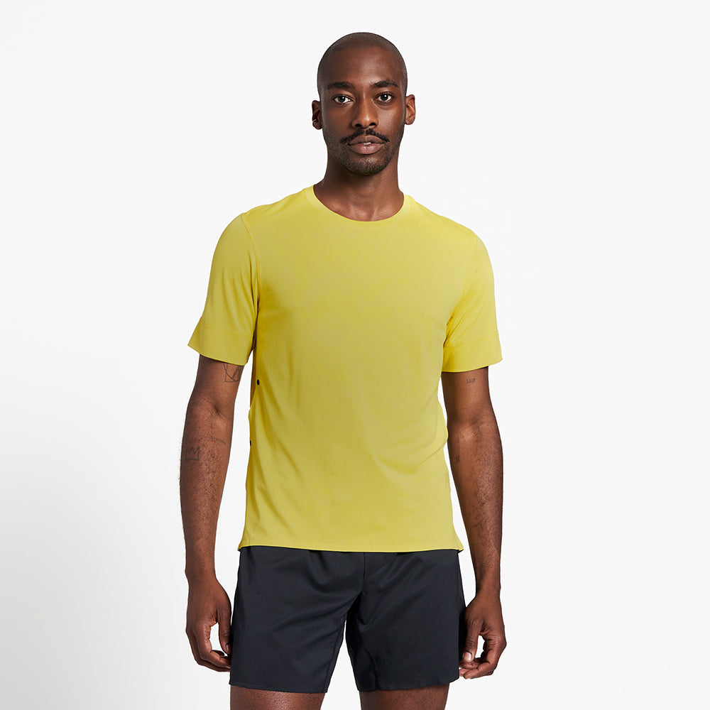 Model_Text: model is 6'1" and wears a medium