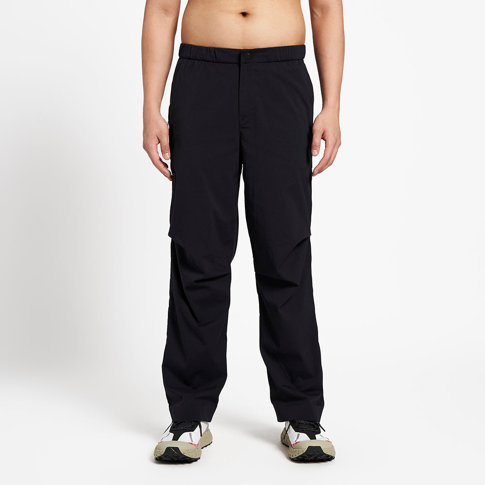 Model_Text: model is 6'0" and wears a medium