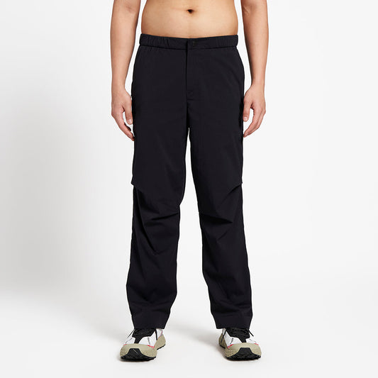 Model_Text: model is 6'0" and wears a medium