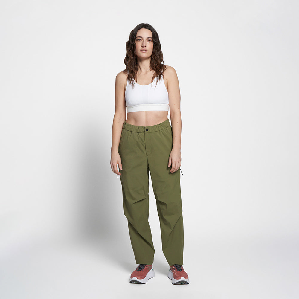 Model_Text: model is 5'6" and wears a medium