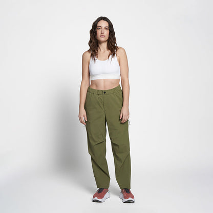 Model_Text: model is 5'6" and wears a medium