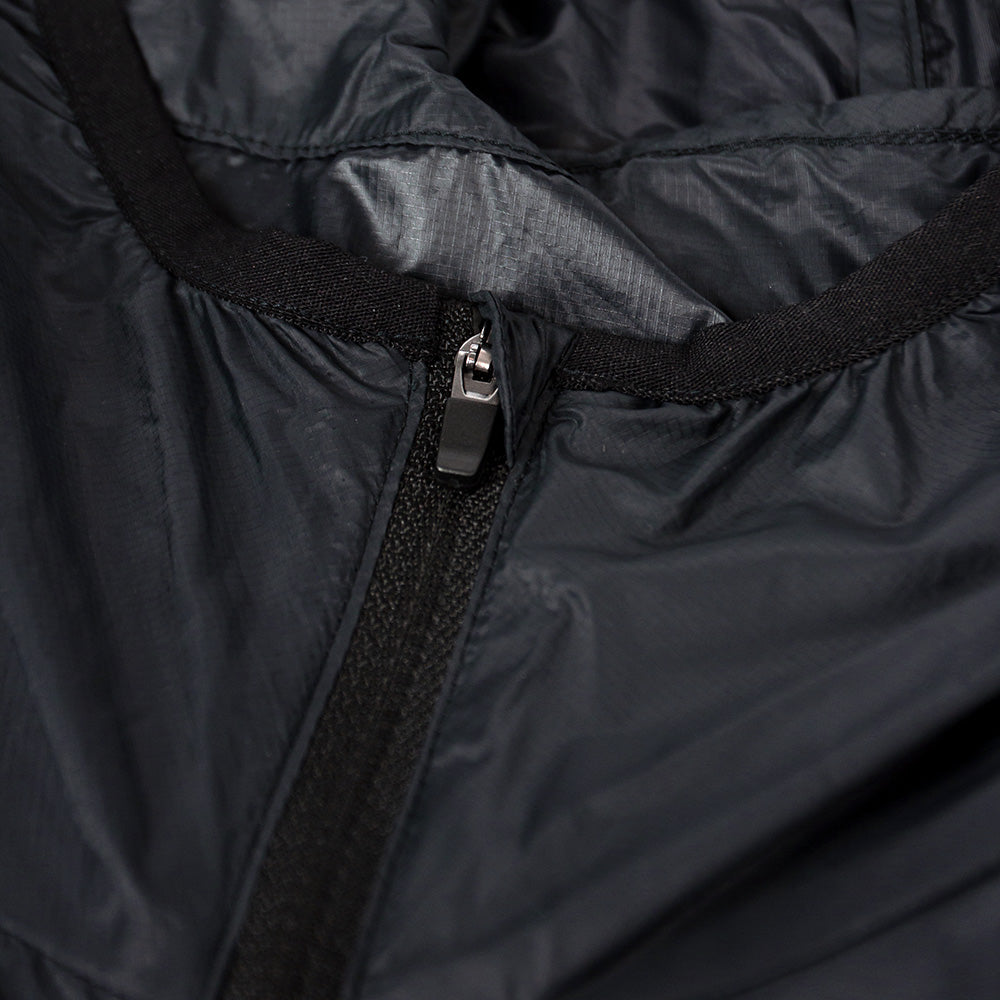 closeup view of the zipper of the ciele athletics VNTJacket lightweight running jacket for men in shadowcast color