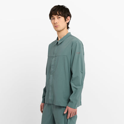 side view of ciele athletics CCJacket unisex running jacket from the Lifestyle Edition collection, in silver pine color, on a model