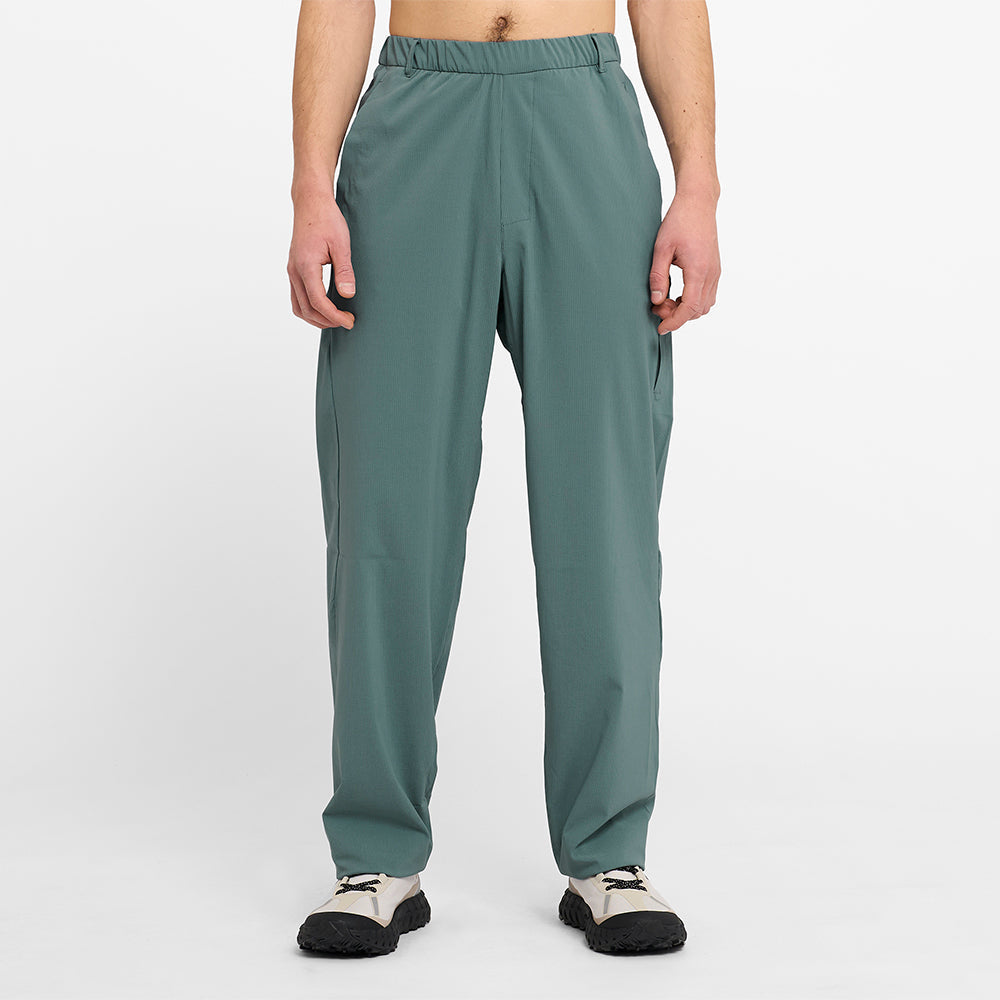 Model_Text: model is 5'10" and wears a medium