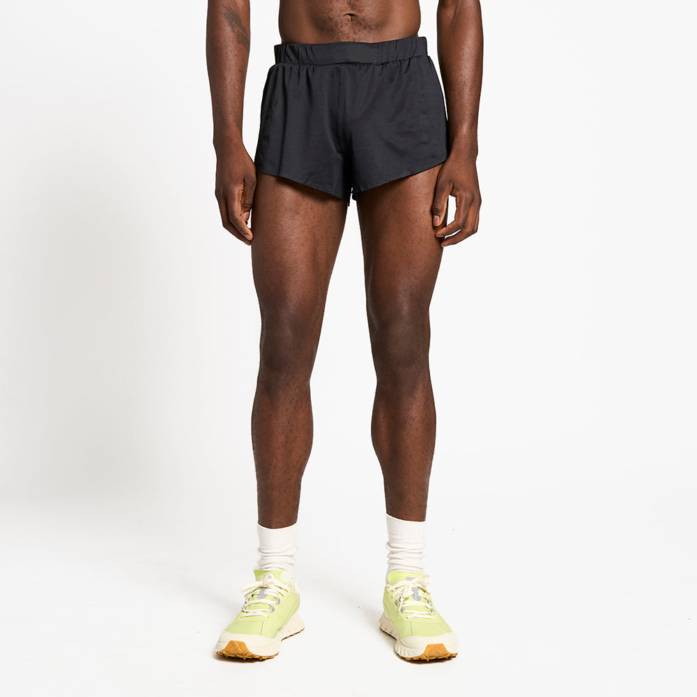 Model_Text: model is 6'0" and wears a medium
