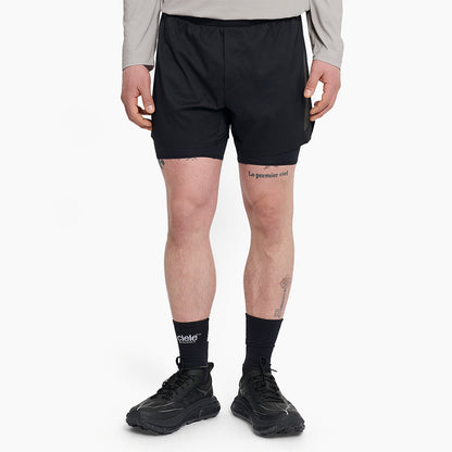 Model_Text: model is 5'8" and wears a medium