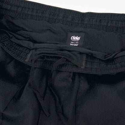 close view of the waistband of the ciele athletics ATShort 5 inch with liner short in shadowcast color