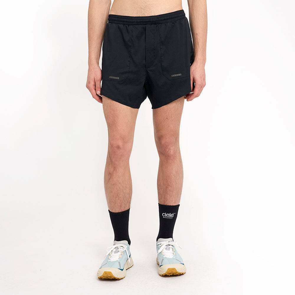 Model_Text: model is 5'7" and wears a medium