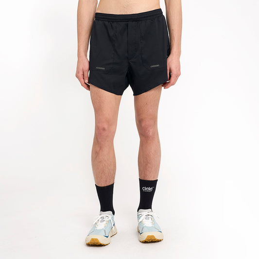 Model_Text: model is 5'7" and wears a medium