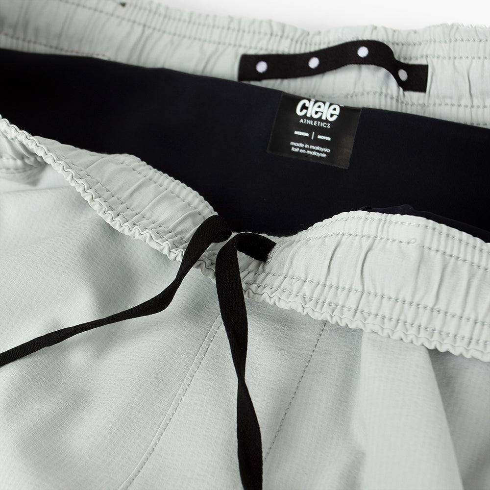 detail view of the adjustable waistband of the ciele athletics WRKShort unisex running and technical short from the Lifestyle Edition collection, in light grey color