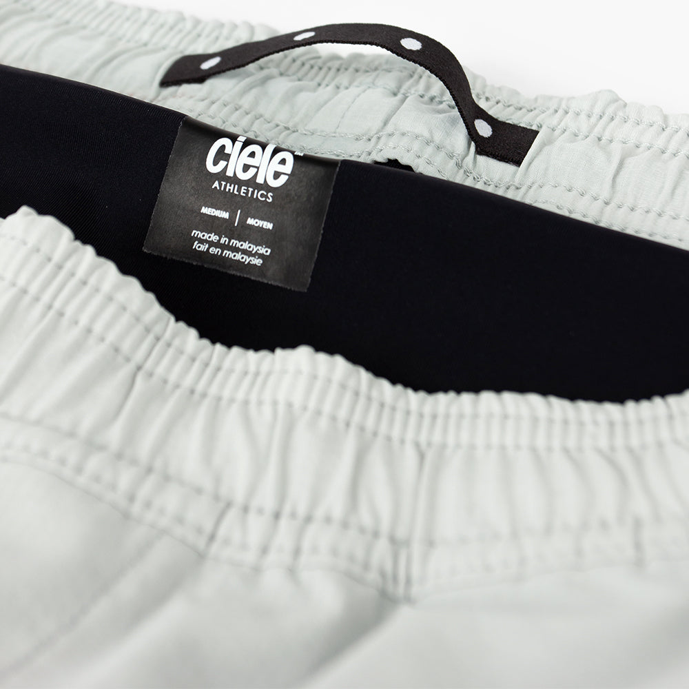 detail view of the hanging loop of the ciele athletics WRKShort unisex running and technical short from the Lifestyle Edition collection, in light grey color