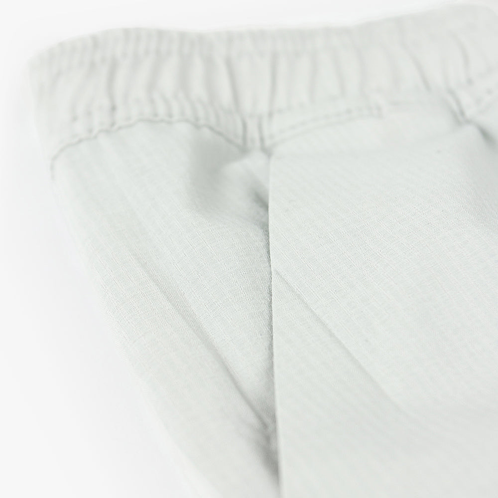 detail view of the side pocket and fabric of the ciele athletics WRKShort unisex running and technical short from the Lifestyle Edition collection, in light grey color