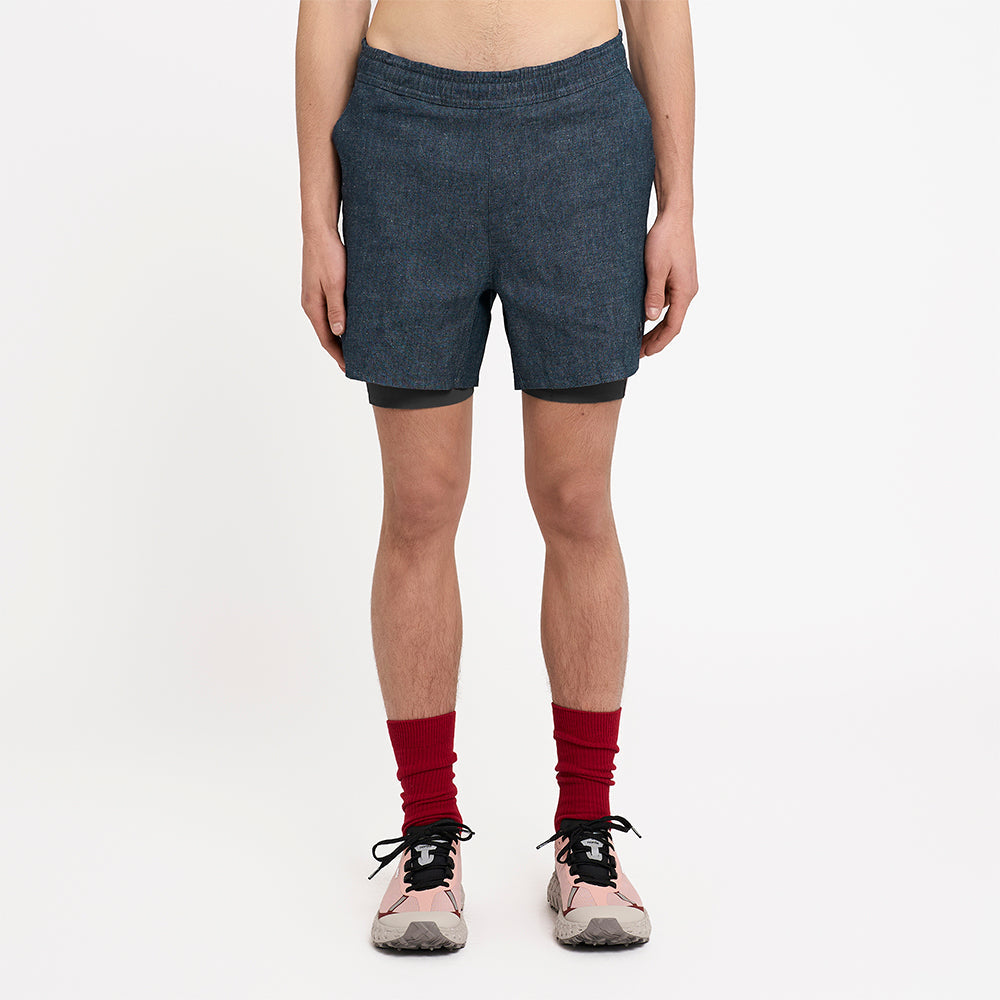 Model_Text: model is 6'0" and wears a medium