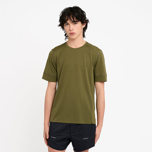 Model_Text: model is 6'0" and wears a medium