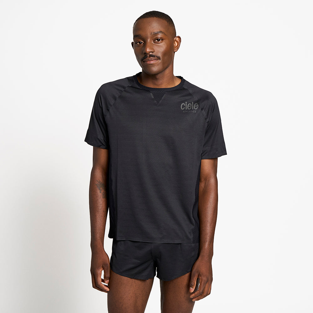 Model_Text: model is 6'0" and wears a medium