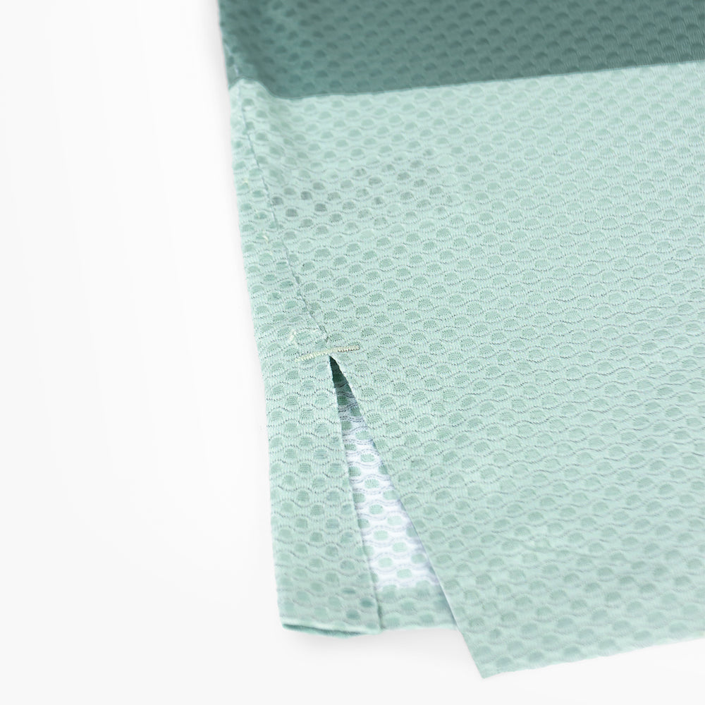 detail picture of the side splits of the ciele athletics lightweight, race ready and performance driven singlet named RDSinglet in turquoise color from the lifetime edition