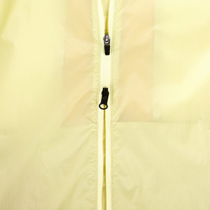 closeup view of the double sided zipper of the ciele athletics VNTJacket lightweight running jacket for women in glade color