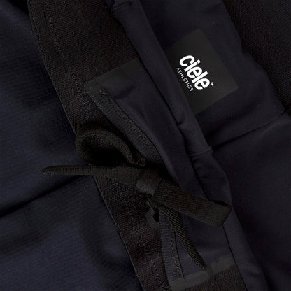 close view of the elastic waistband on the ciele athletics DLYShort 4 inch with a long brief in shadowcast color