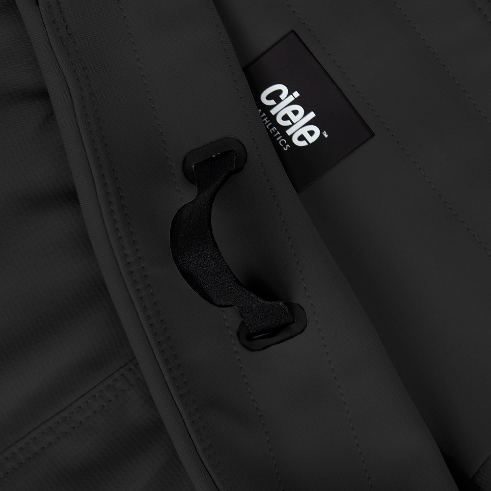 close view of the elastic waistband on the ciele athletics TRNShort 4 inch with a brief in shadowcast color