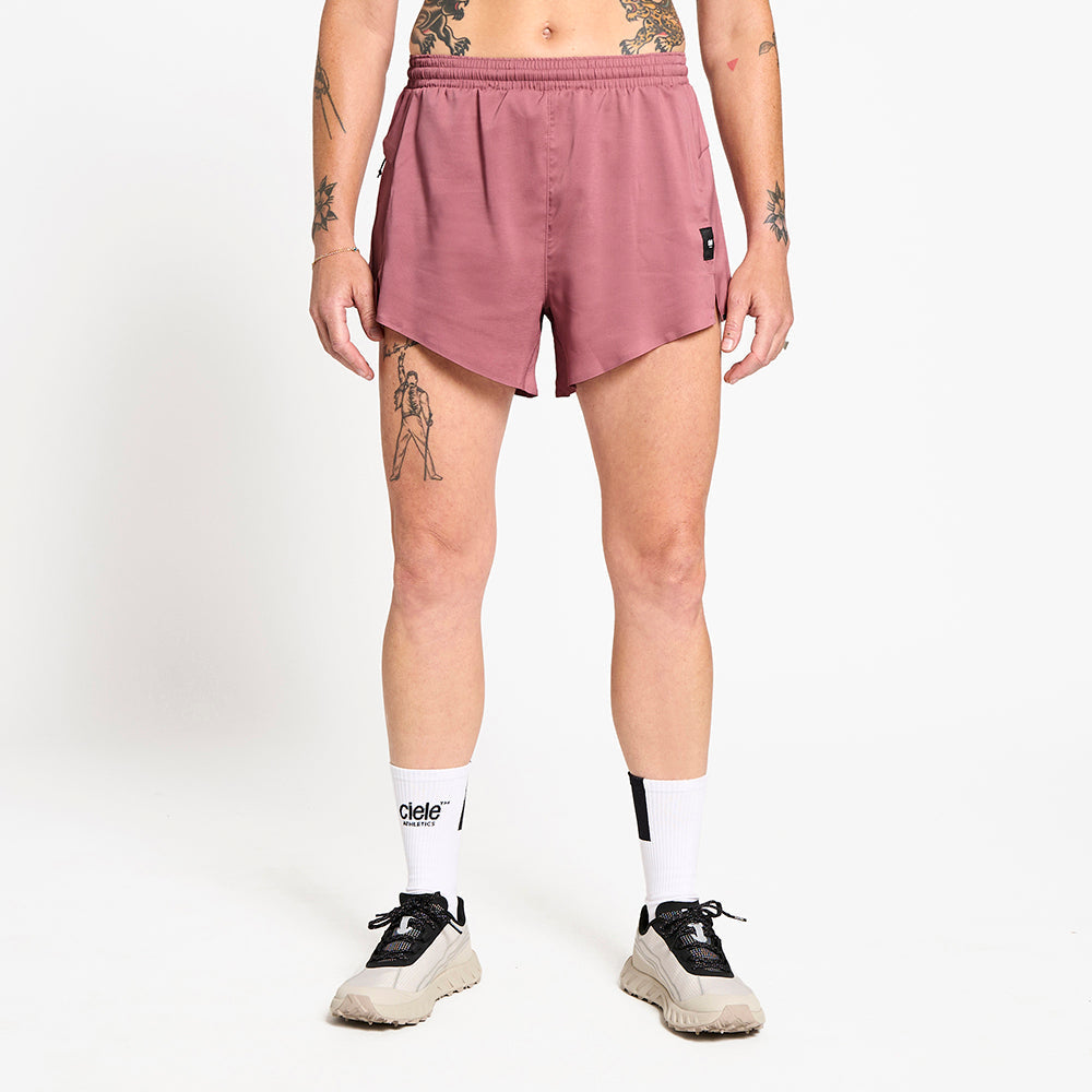 Model_Text: model is 5'6" and wears a small