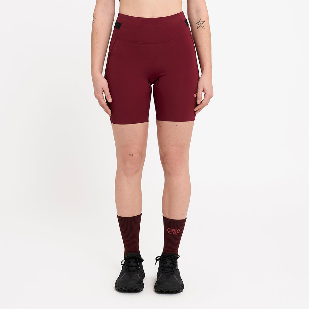 Model_Text: model is 5'6" and wears a small