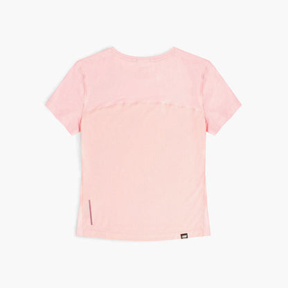 close view of the back reflective detail on the ciele athletics DLYTshirt lightweight and performance driven T-Shirt in peachskin