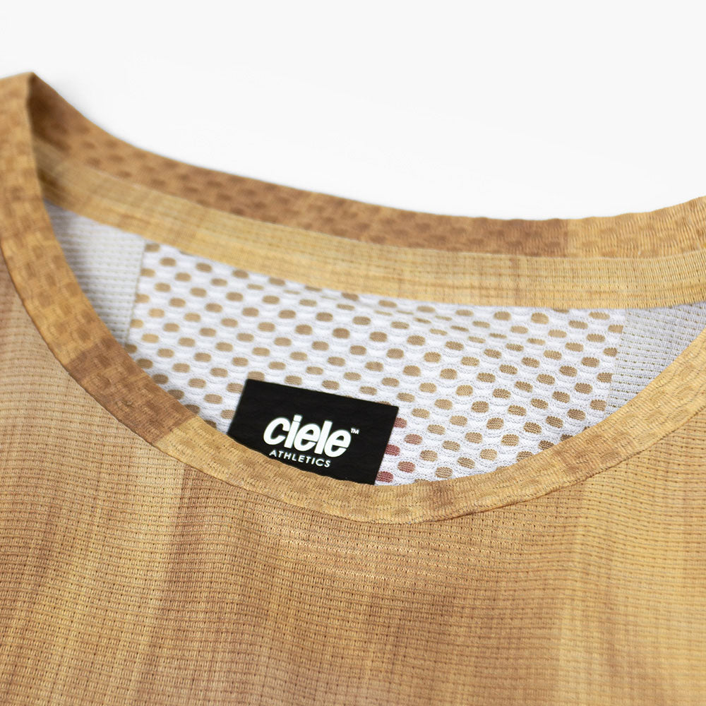 close up of the STITCHfree construction for a no chafe finish, of the ciele athletics lightweight, race ready and performance driven T-Shirt for womens named RCDTShirt in sphinx color