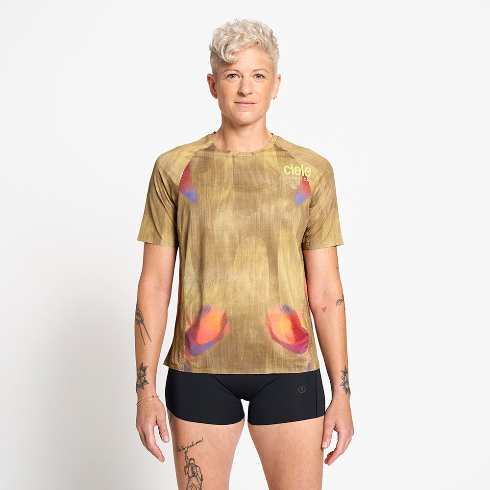 Model_Text: model is 5'6" and wears a small