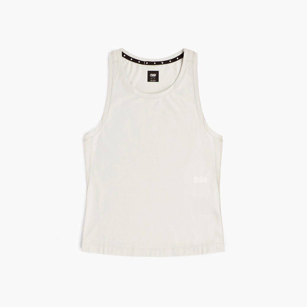 front view of ciele athletics DLYTSinglet lightweight and performance driven singlet in rainy day