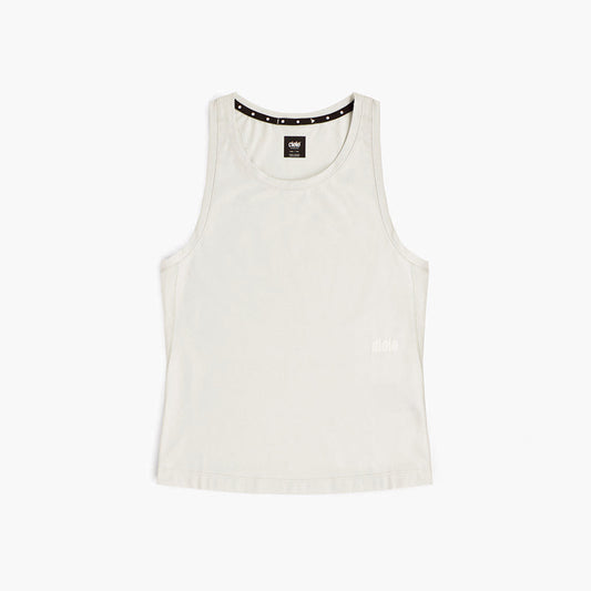 front view of ciele athletics DLYTSinglet lightweight and performance driven singlet in rainy day